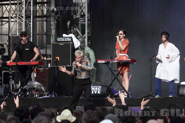 LA FEMME - 2014-07-18 - PARIS - Parvis de l'Hotel de Ville - 